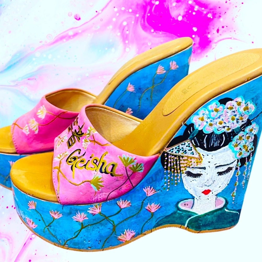 ❤️SOLD❤️Hand painted Geisha platform wedges. One of a kind rare.